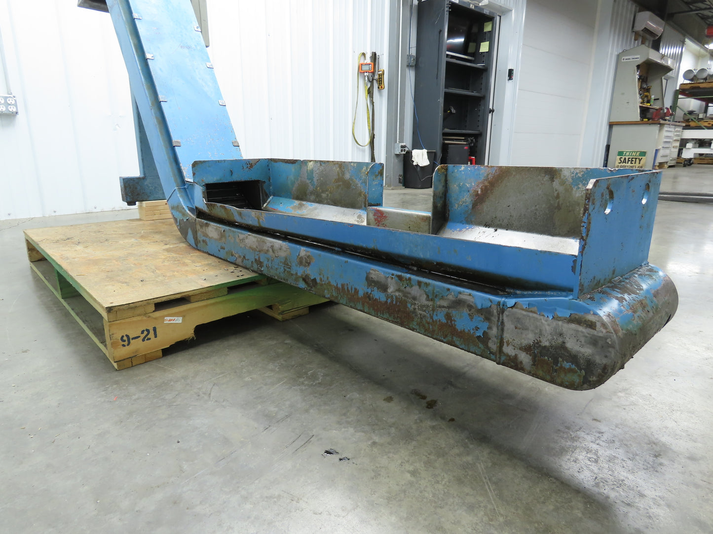 Tsubaki 10"W x 90"L Chip Conveyor 7.5"Belt 45" Infeed 38"H Discharge 220V 3PH