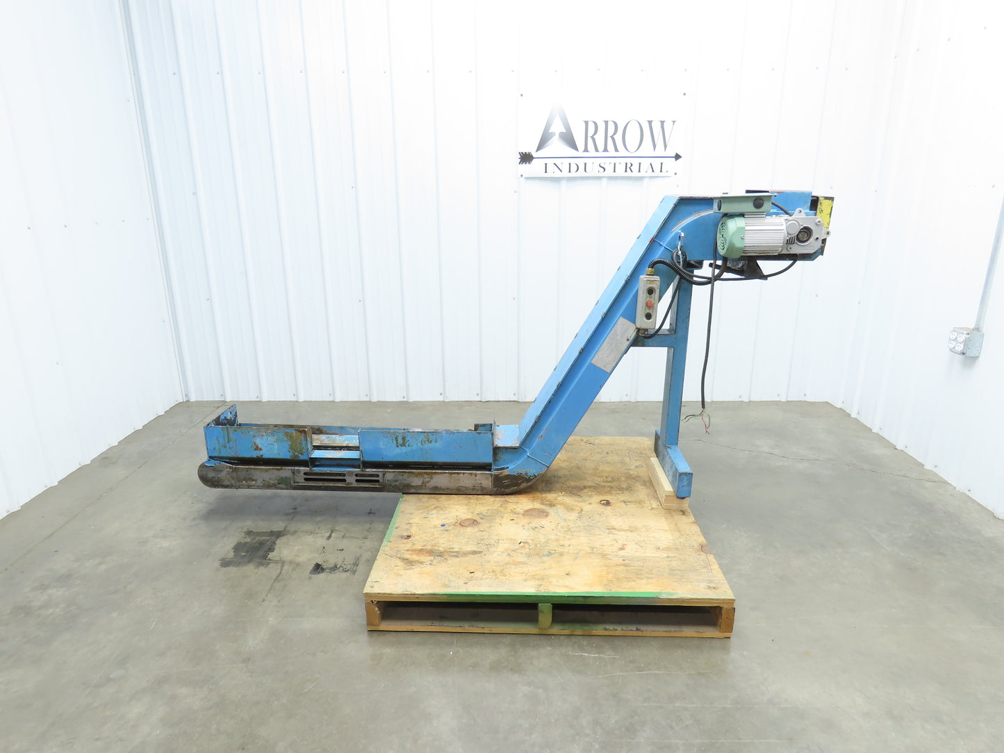 Tsubaki 10"W x 90"L Chip Conveyor 7.5"Belt 45" Infeed 38"H Discharge 220V 3PH