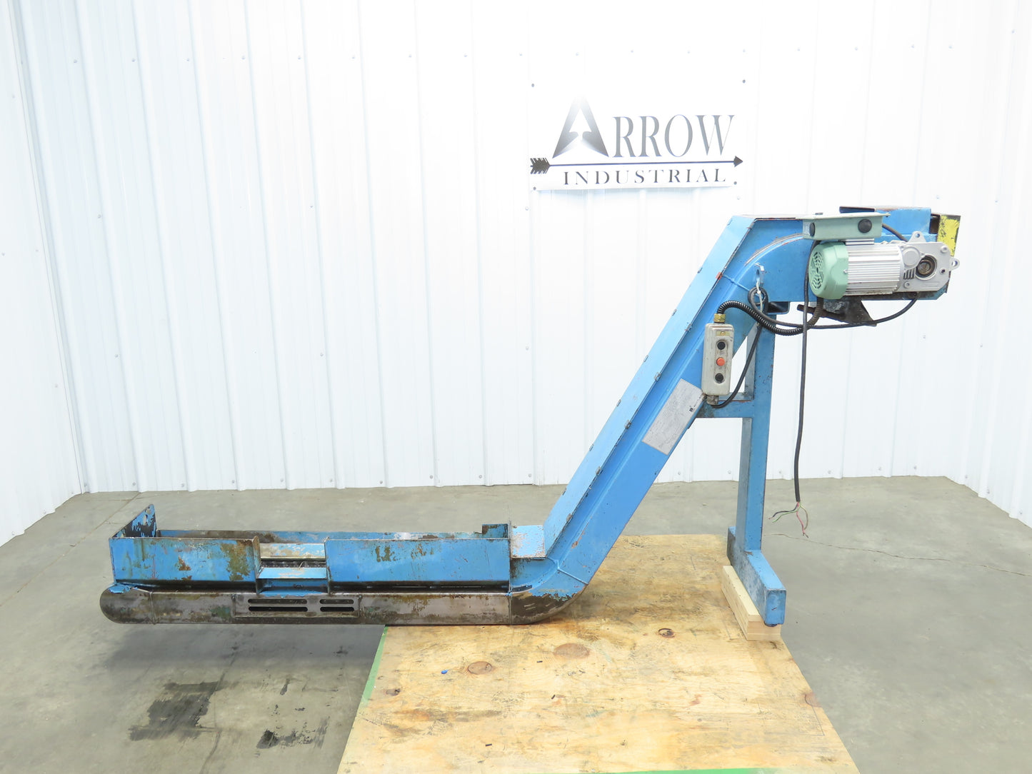 Tsubaki 10"W x 90"L Chip Conveyor 7.5"Belt 45" Infeed 38"H Discharge 220V 3PH