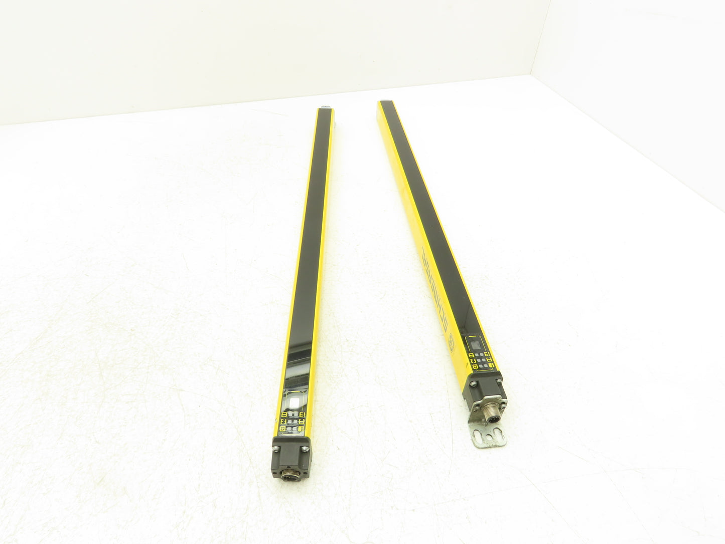Schmersal SLC440-R-0490-14-01 Safety Light Curtain Receiver -READ_ Lot of 2