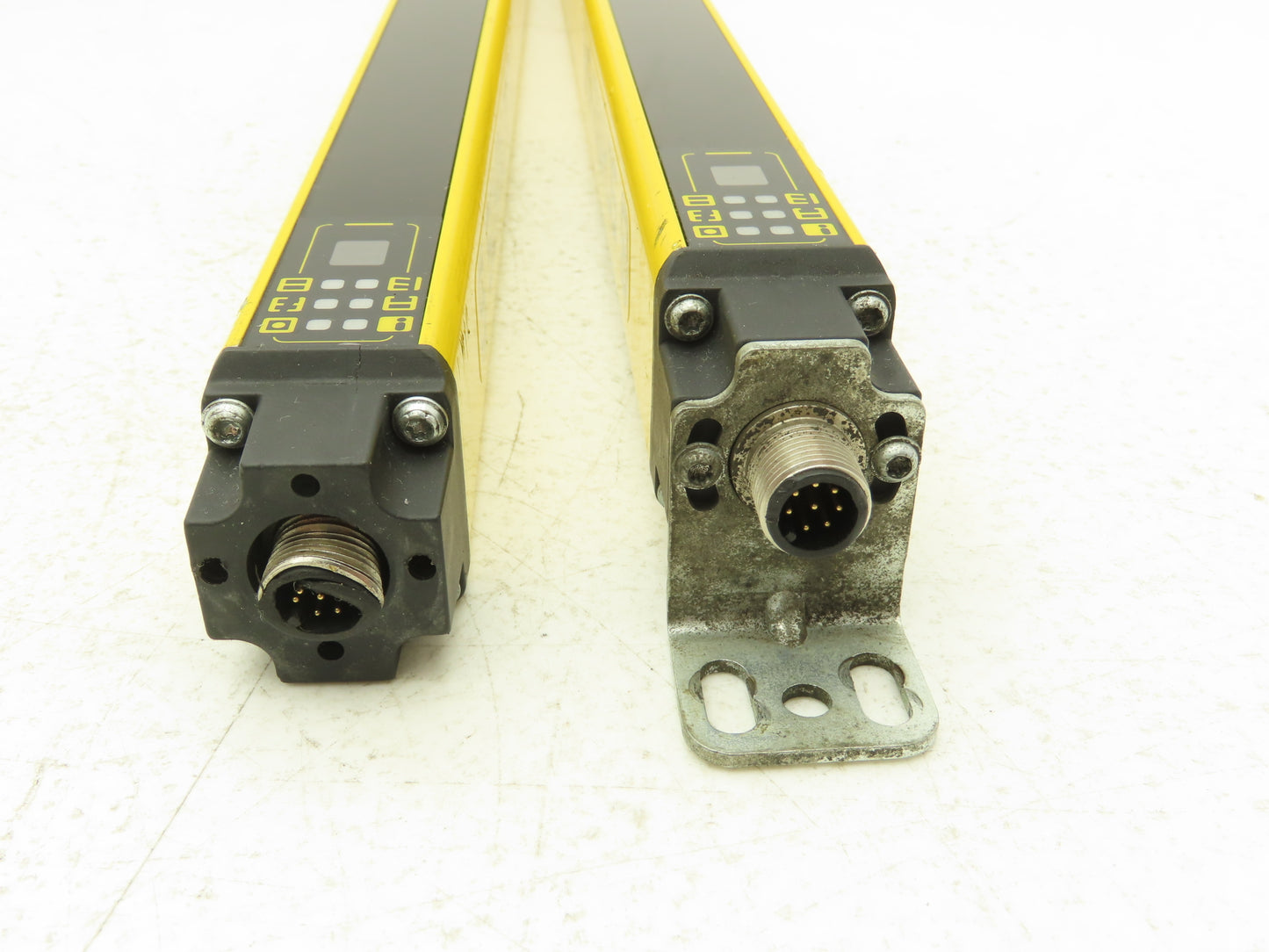 Schmersal SLC440-R-0490-14-01 Safety Light Curtain Receiver -READ_ Lot of 2