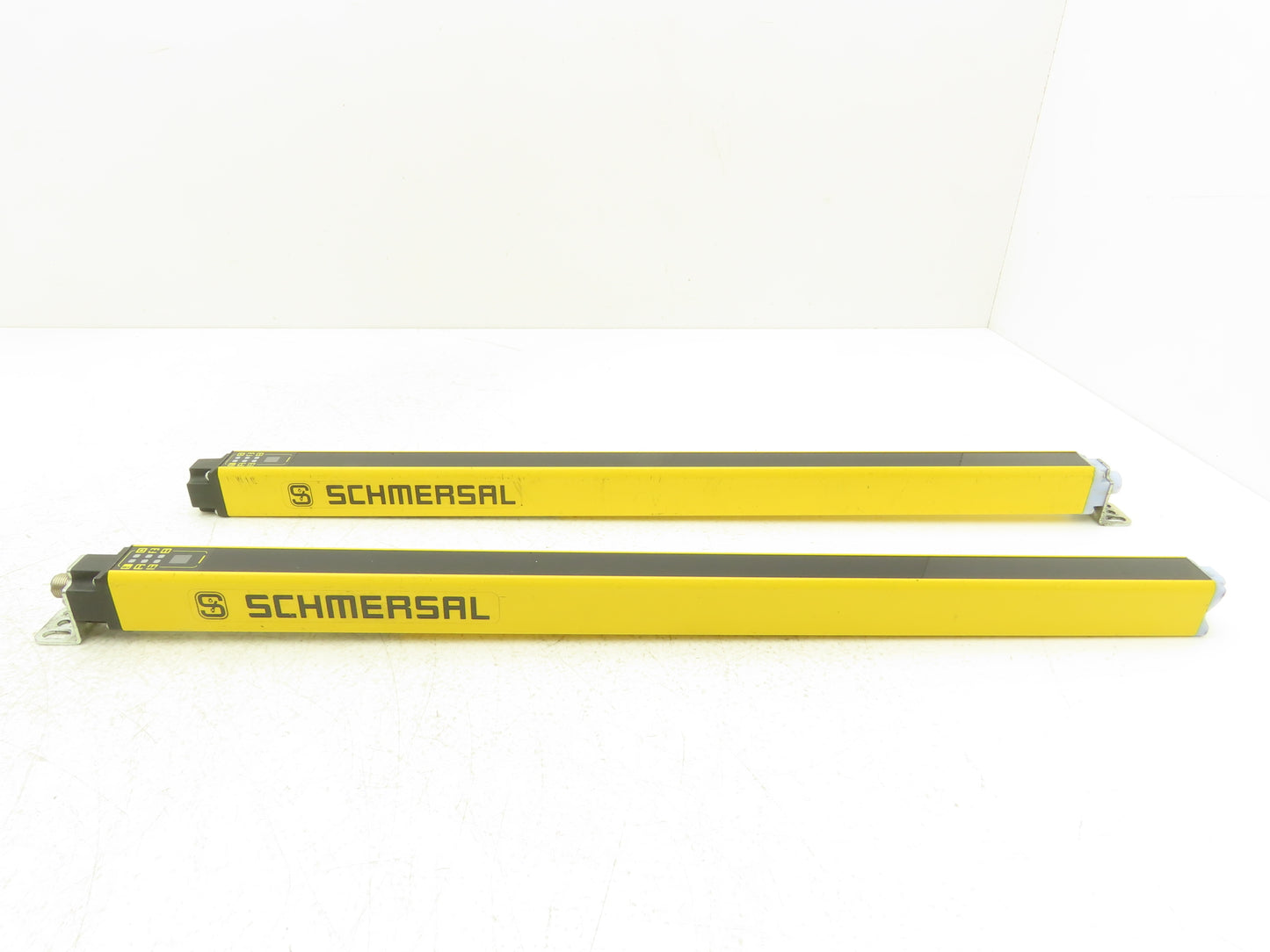 Schmersal SLC440-R-0490-14-01 Safety Light Curtain Receiver -READ_ Lot of 2