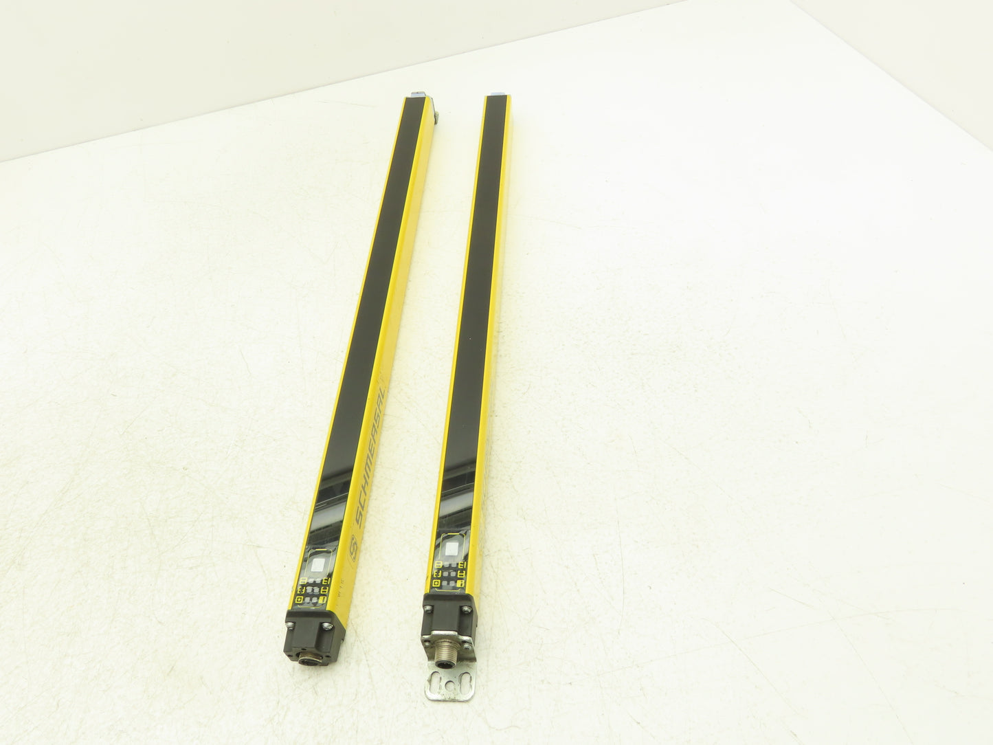 Schmersal SLC440-R-0490-14-01 Safety Light Curtain Receiver -READ_ Lot of 2