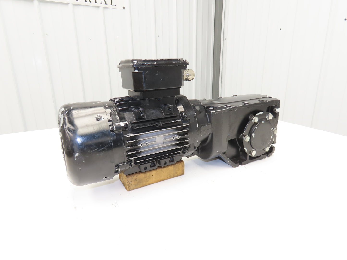 Lenze Gearmotor 49.25 Ratio 36rpm 230/460V 3PH 1-3/8" Hollow Shaft Reducer