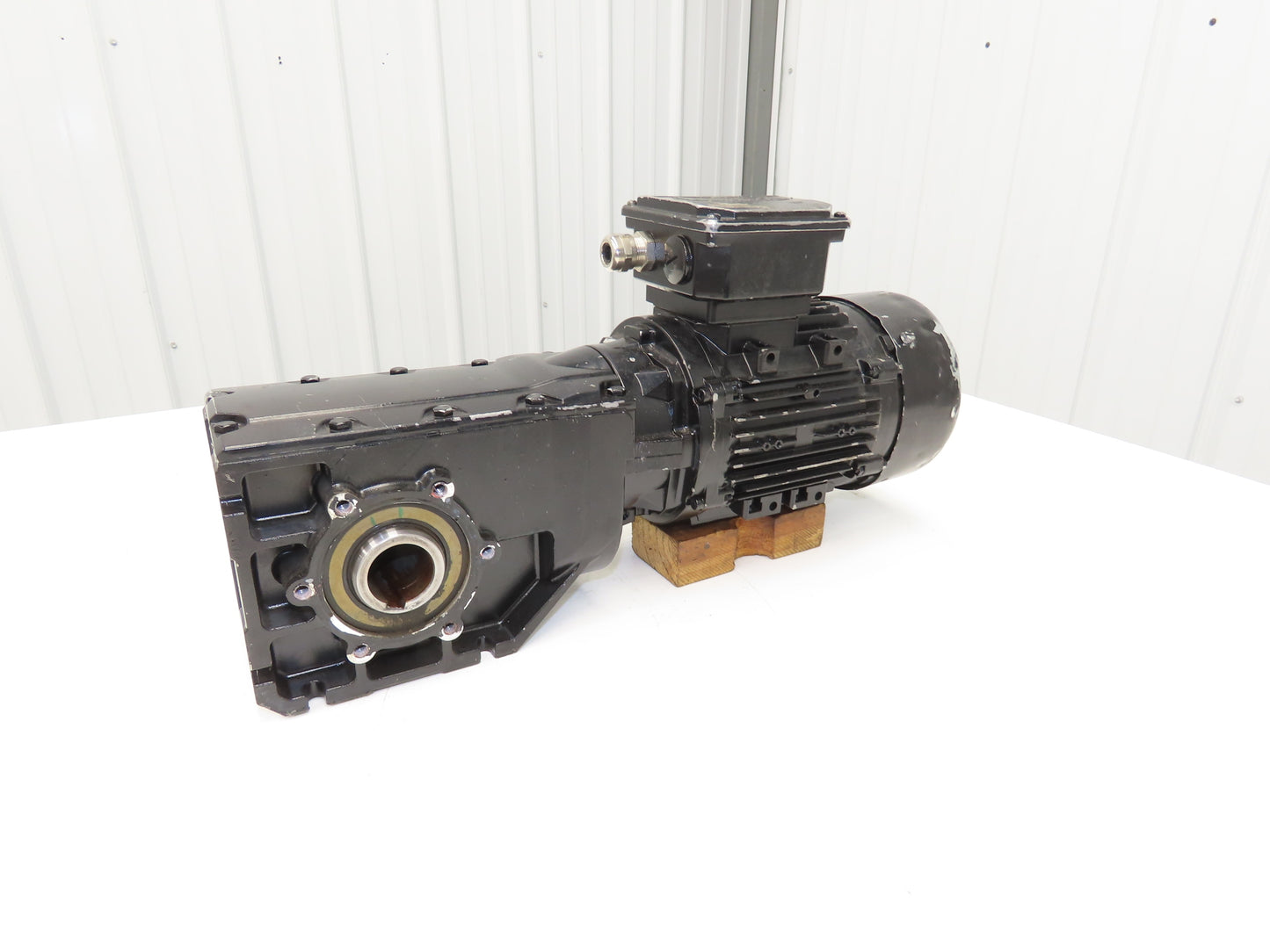 Lenze Gearmotor 49.25 Ratio 36rpm 230/460V 3PH 1-3/8" Hollow Shaft Reducer