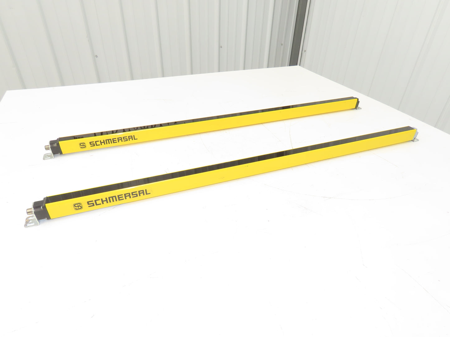 Schmersal SLC440COM-ER-0890-14 Safety Light Curtain Transmitter & Receiver Set