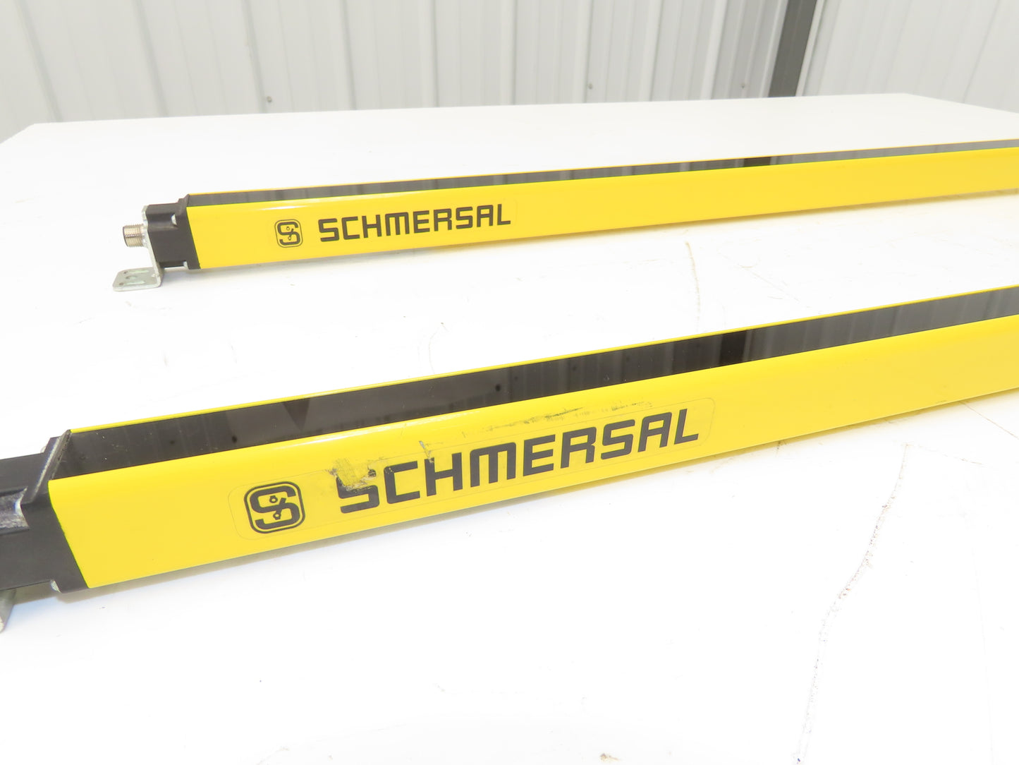 Schmersal SLC440COM-ER-0890-14 Safety Light Curtain Transmitter & Receiver Set