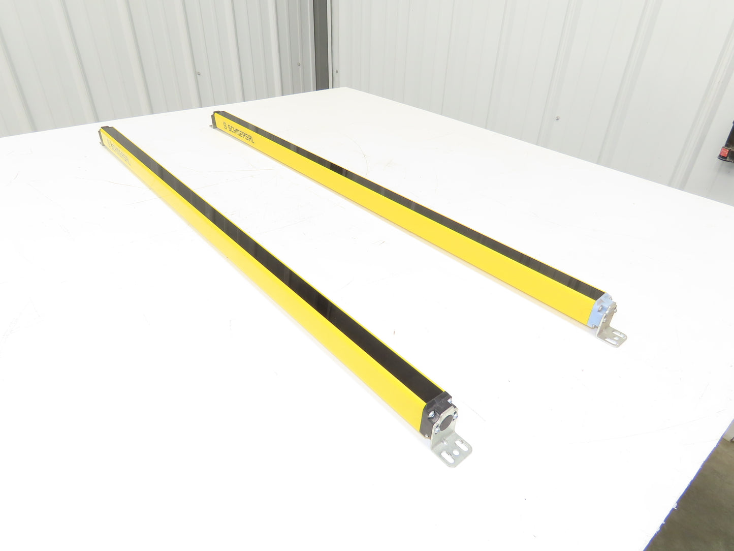 Schmersal SLC440COM-ER-0890-14 Safety Light Curtain Transmitter & Receiver Set