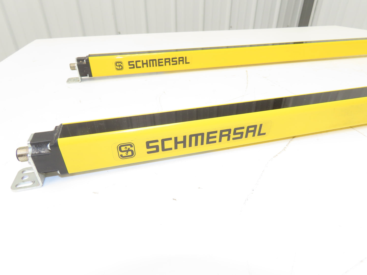 Schmersal SLC440COM-ER-0890-14 Safety Light Curtain Transmitter & Receiver Set
