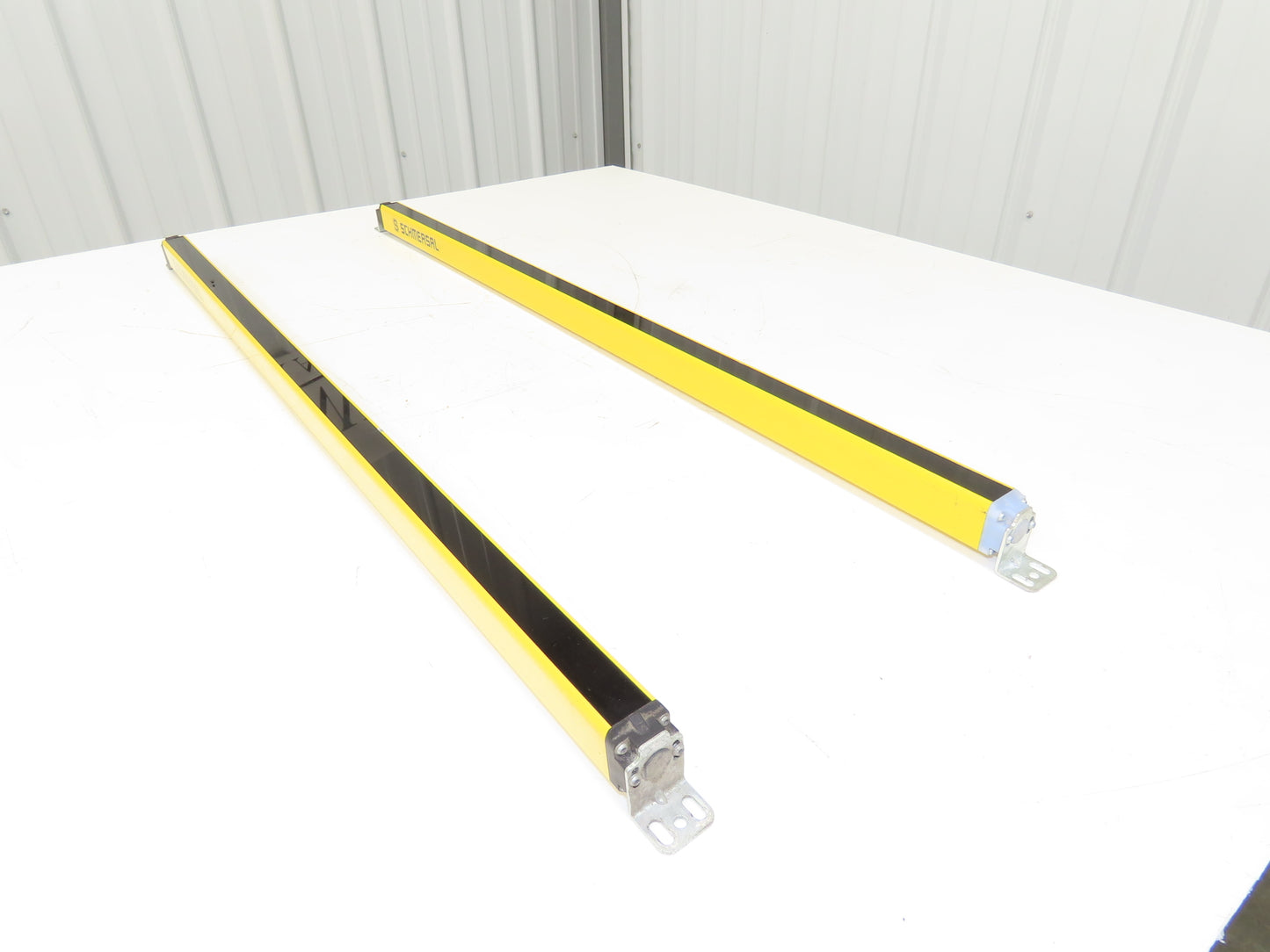 Schmersal SLC440COM-ER-0890-14 Safety Light Curtain Transmitter & Receiver Set