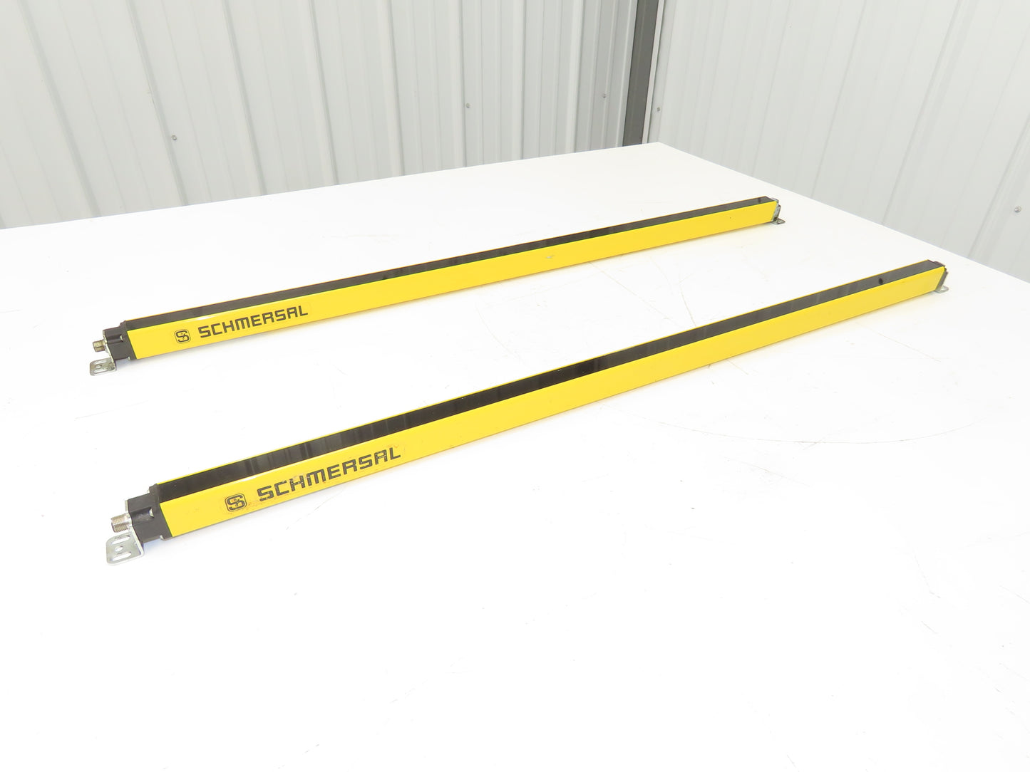 Schmersal SLC440COM-ER-0890-14 Safety Light Curtain Transmitter & Receiver Set
