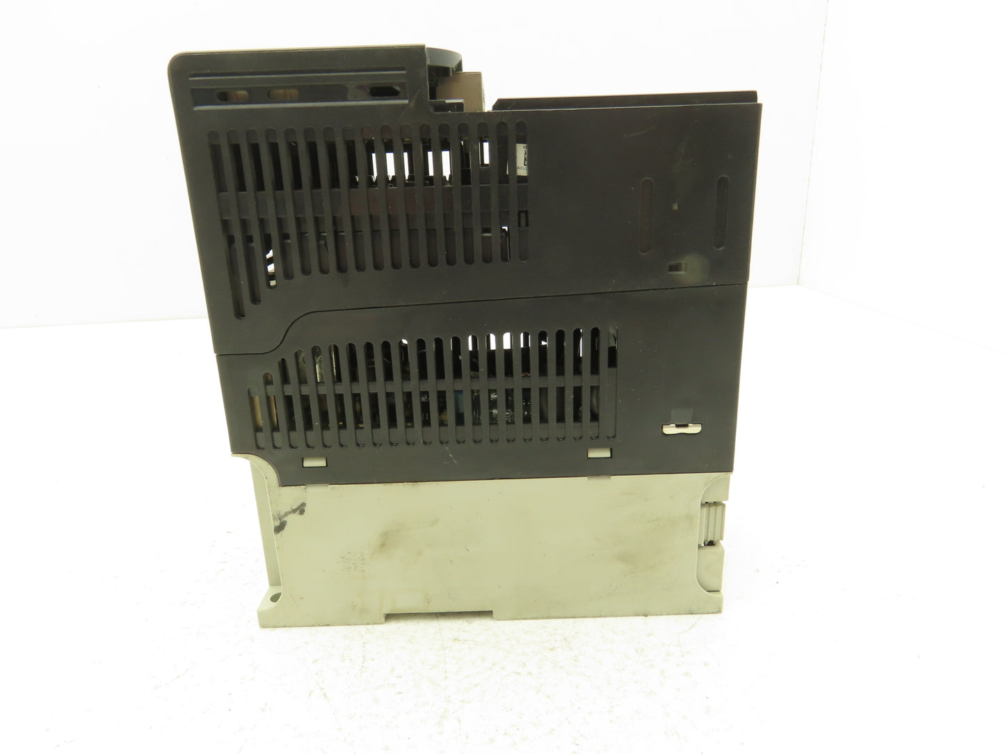 Allen Bradley 25B-D6P0N104 Powerflex 525 3Hp VFD AC Drive 480V 50/60Hz FRN 2.002