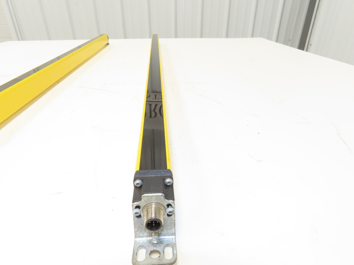 Schmersal SLC440COM-ER-0890-14 Safety Light Curtain Transmitter & Receiver Set