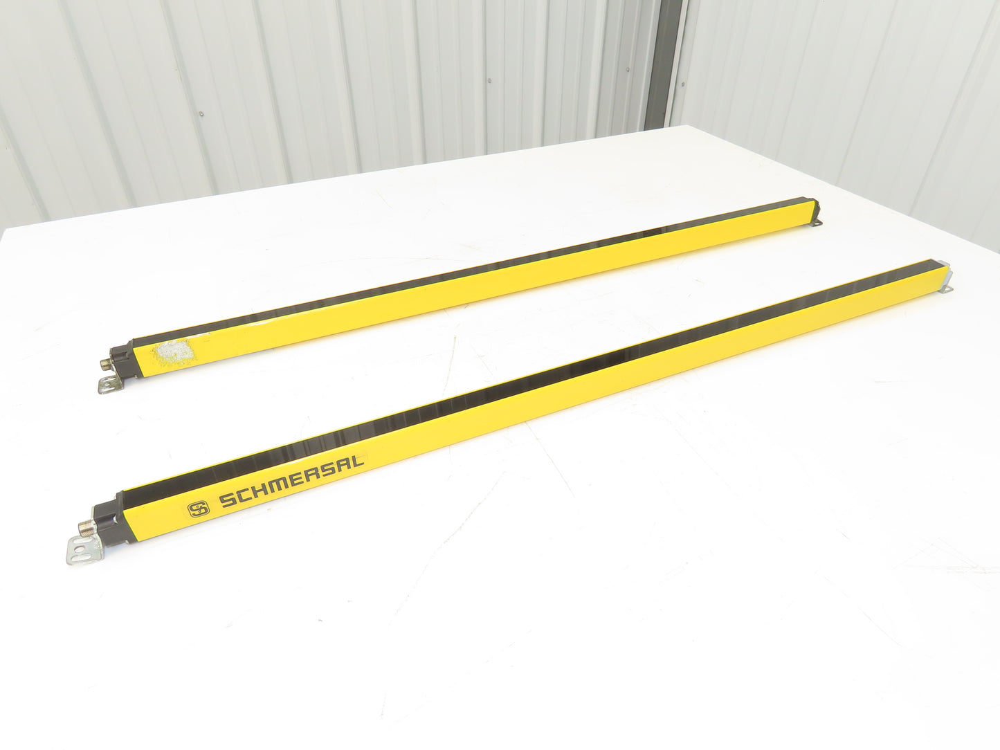 Schmersal SLC440COM-ER-0890-14 Safety Light Curtain Transmitter & Receiver Set