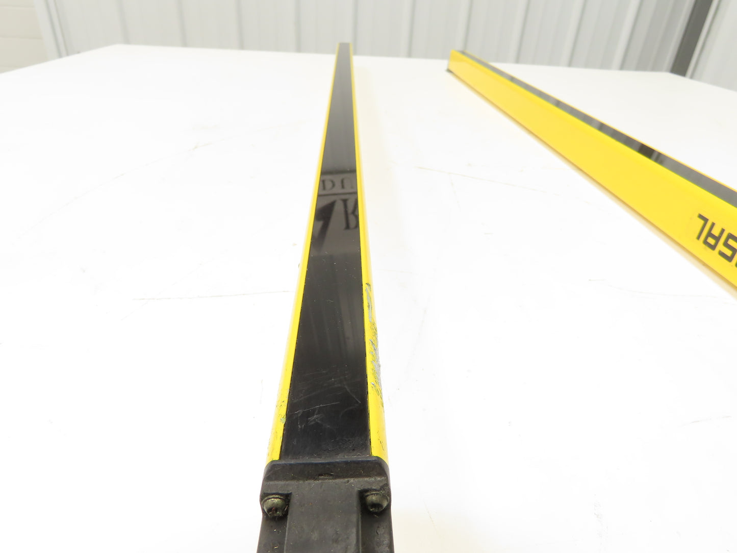 Schmersal SLC440COM-ER-0890-14 Safety Light Curtain Transmitter & Receiver Set