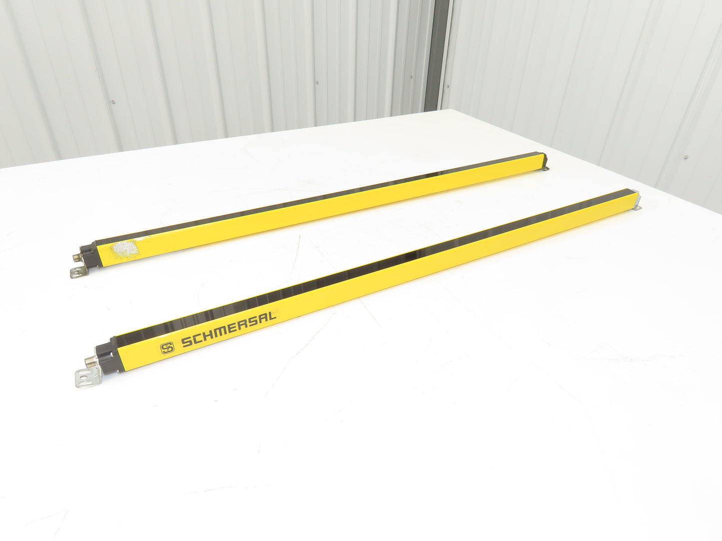 Schmersal SLC440COM-ER-0890-14 Safety Light Curtain Transmitter & Receiver Set