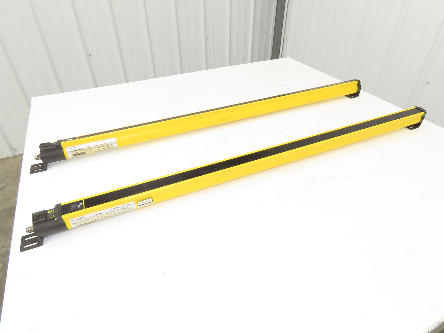 440L-P4J0960YD Guardshield Safety Light Curtain Transmitter/Receiver Set -READ