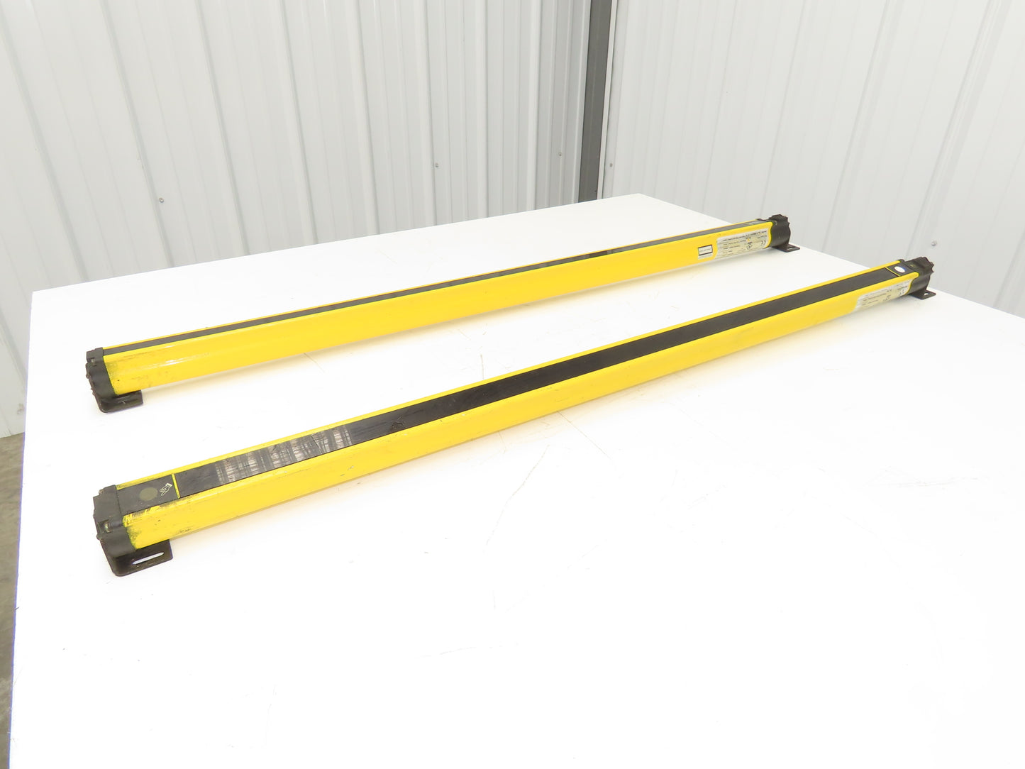 440L-P4J0960YD Guardshield Safety Light Curtain Transmitter/Receiver Set -READ