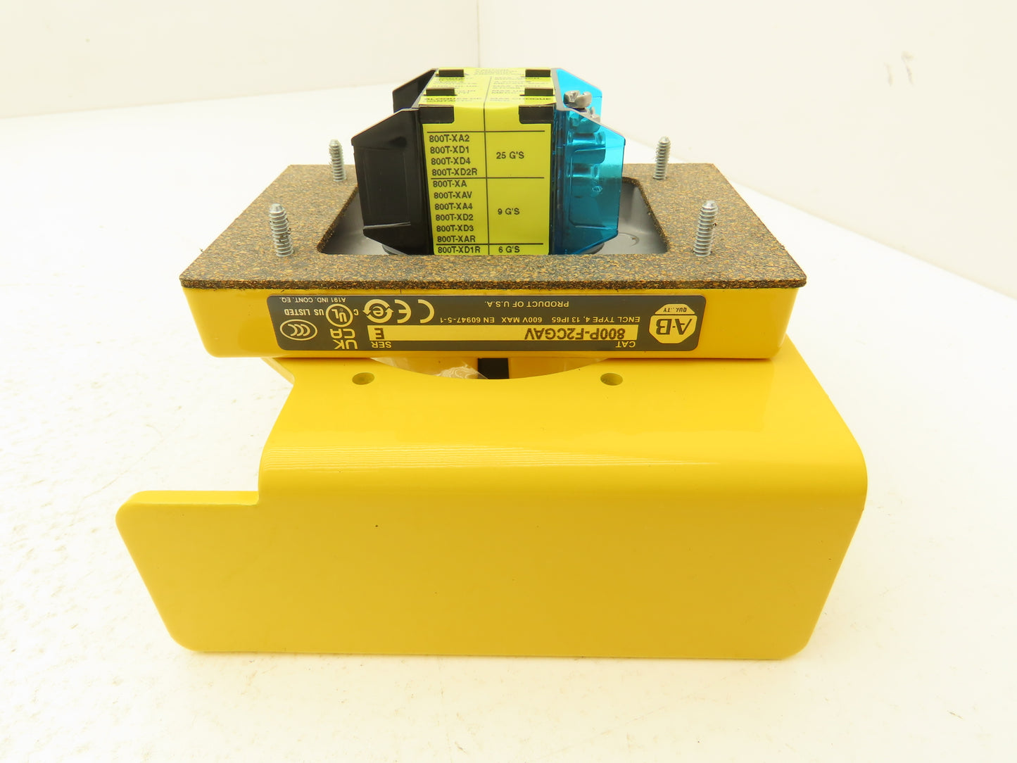 Allen Bradley 800P-F2CGAV Palm Operated Push Button Switch Flush Mount 1NO 1NC