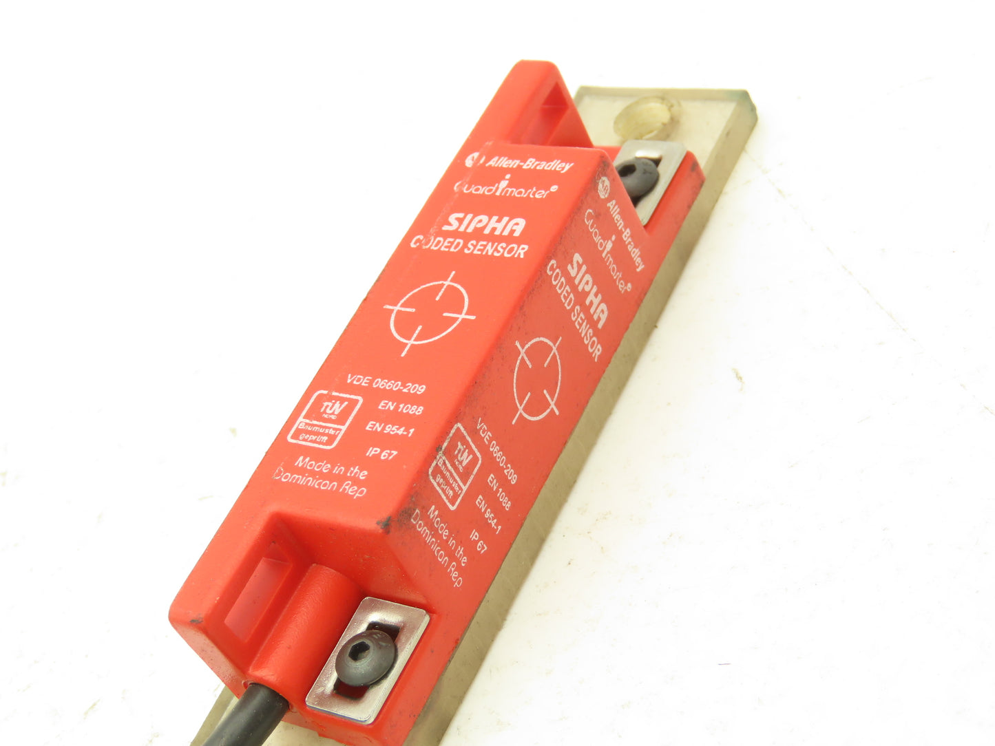 Allen Bradley 440N-S32039 B SIPHA Guardmaster Safety Interlock Switch Sensor