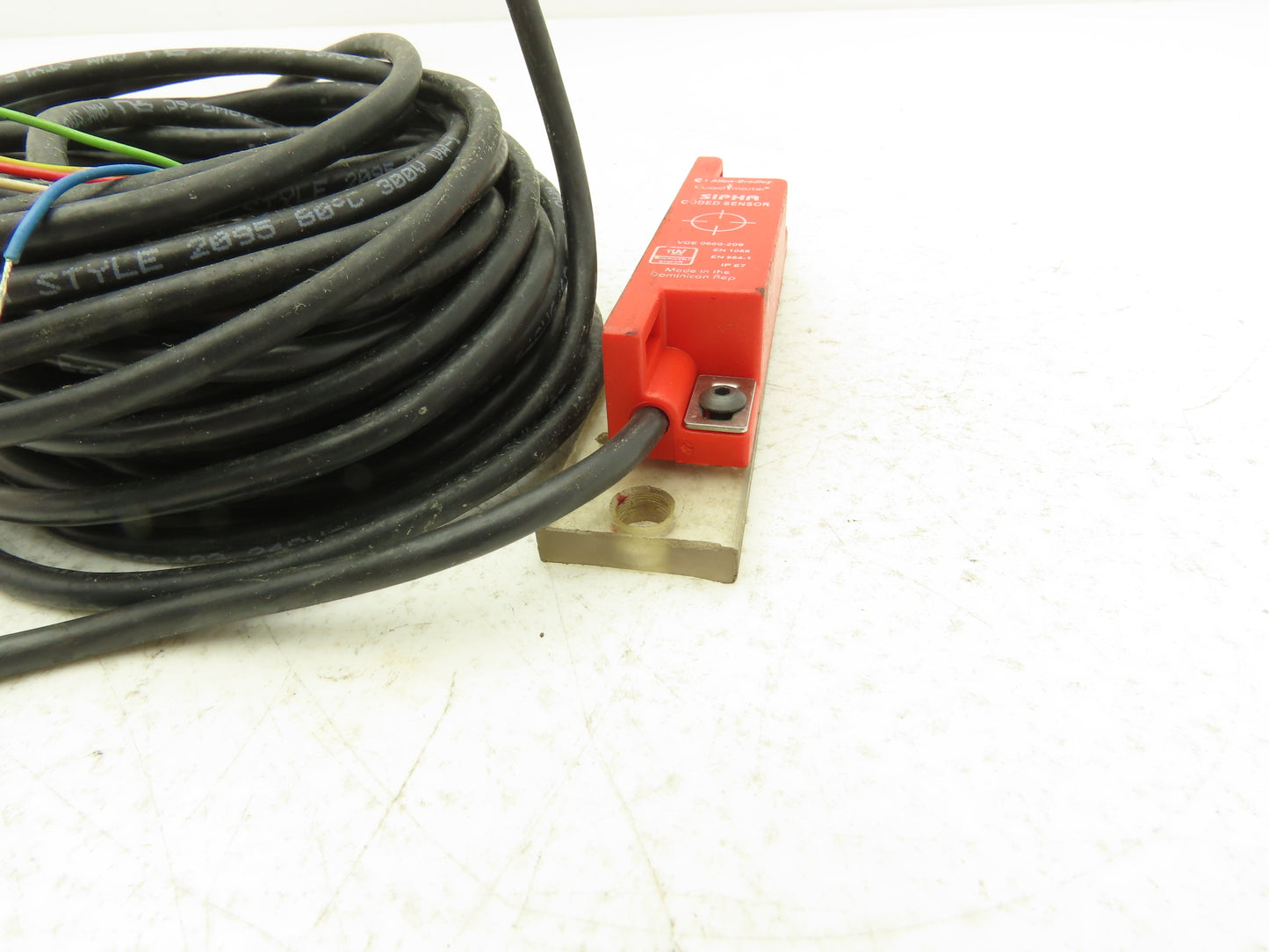 Allen Bradley 440N-S32039 B SIPHA Guardmaster Safety Interlock Switch Sensor