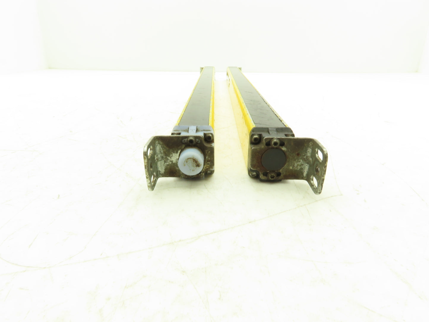 Schmersal SLC440-ER-0490-14-01 Safety Light Curtain Transmitter/Receiver - READ
