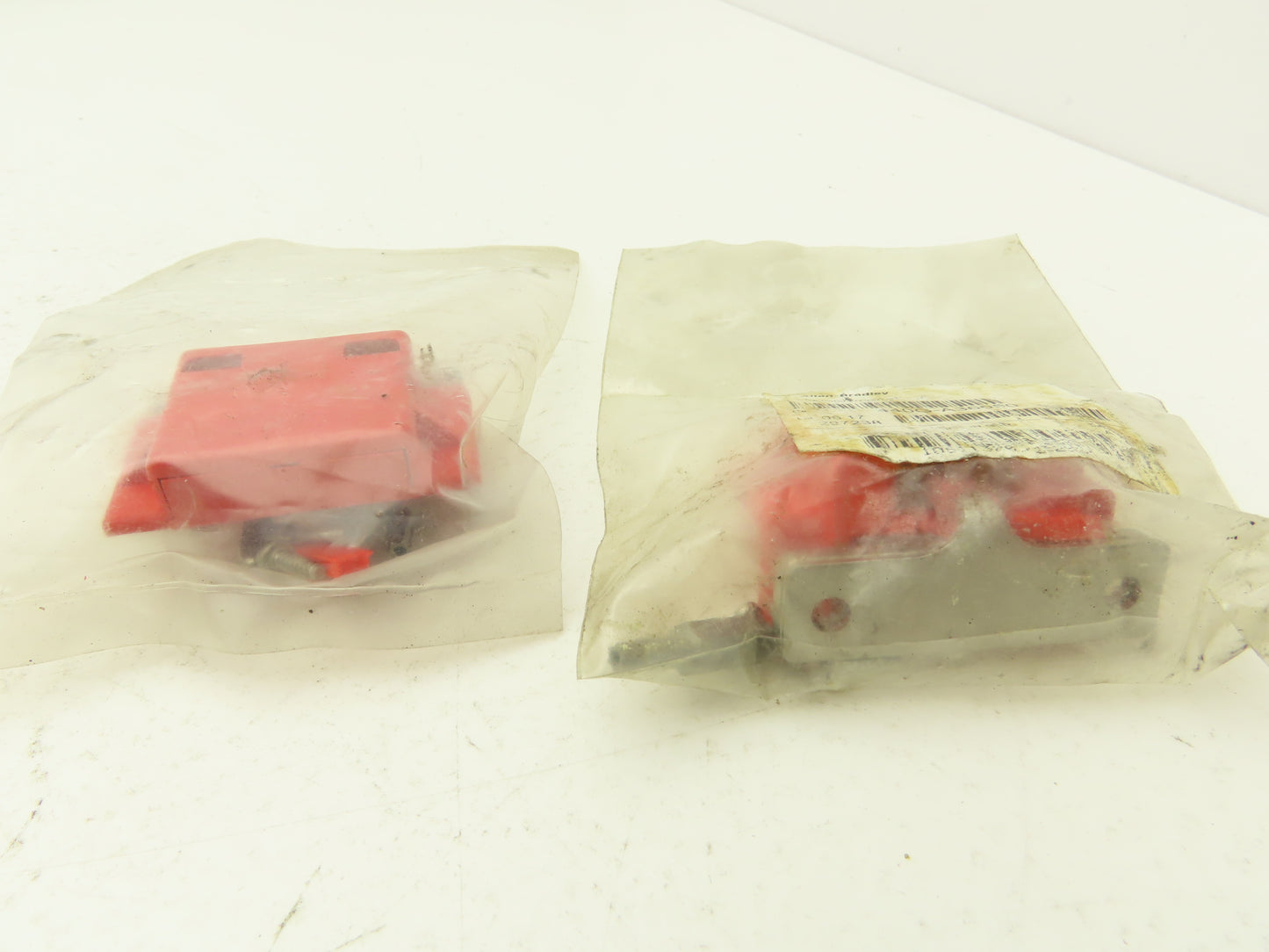 Allen Bradley 440G-A36050 Spartan Switch Actuator Catch Retainer Guide  Lot of 2