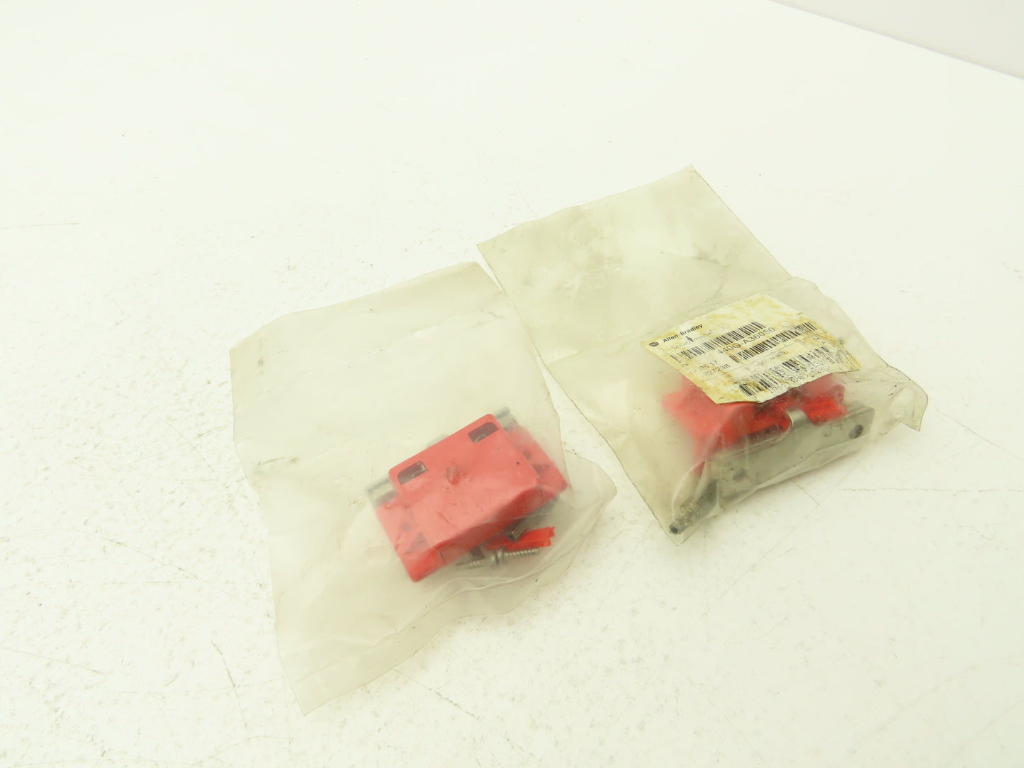 Allen Bradley 440G-A36050 Spartan Switch Actuator Catch Retainer Guide  Lot of 2
