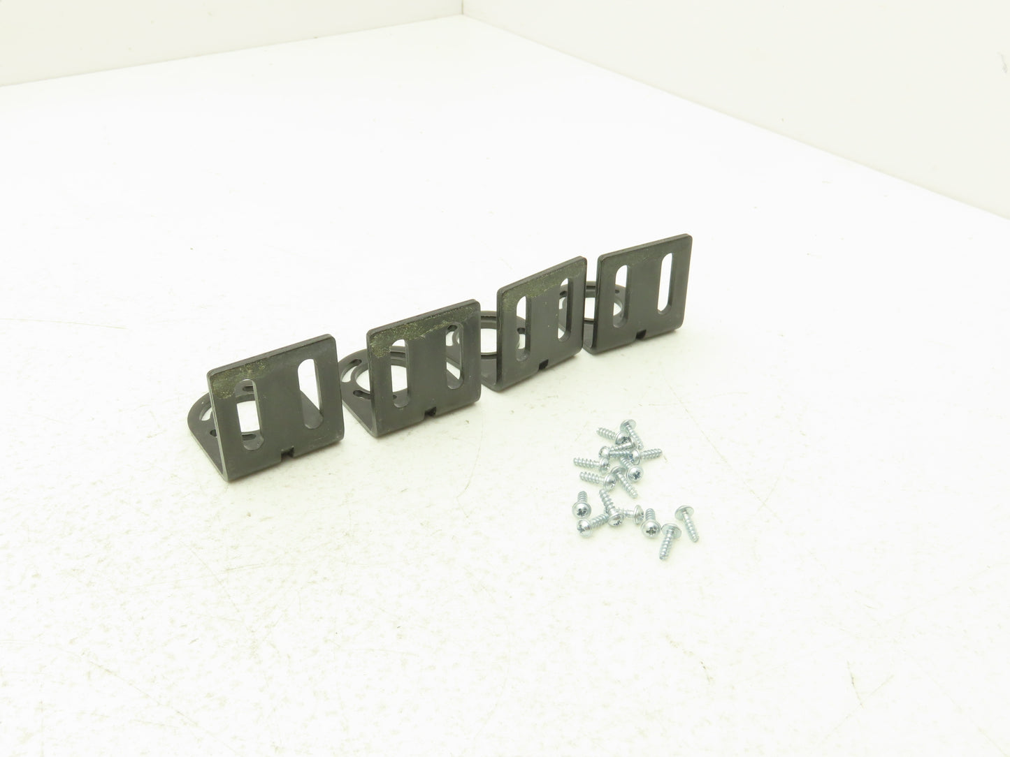 Allen Bradley 440L-AF6101 Light Curtain L Shaped Mounting Bracket  Set of 4