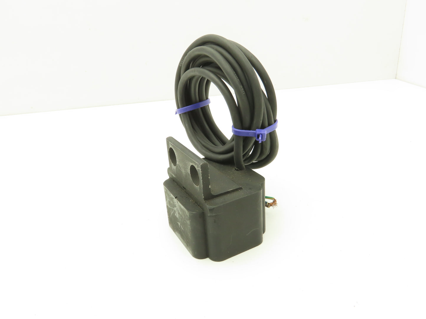 Service Engineering IDMSM99CE1 Vibratory Feeder Bowl Electromagnet 115VAC 1.3A