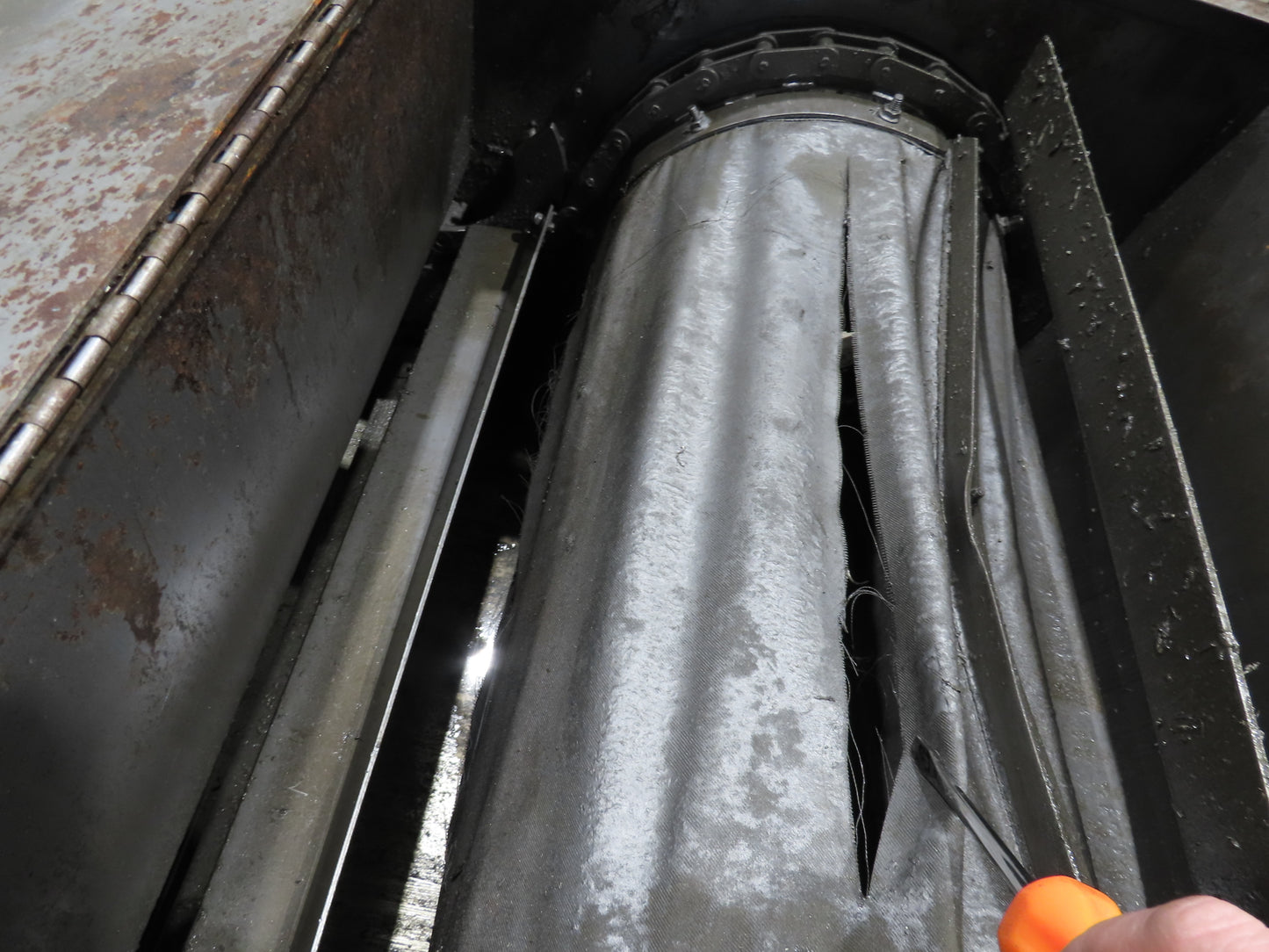Barnes Kleenall Chip Conveyor Scraper Chain Coolant Filter 25"x72" Infeed 55"H