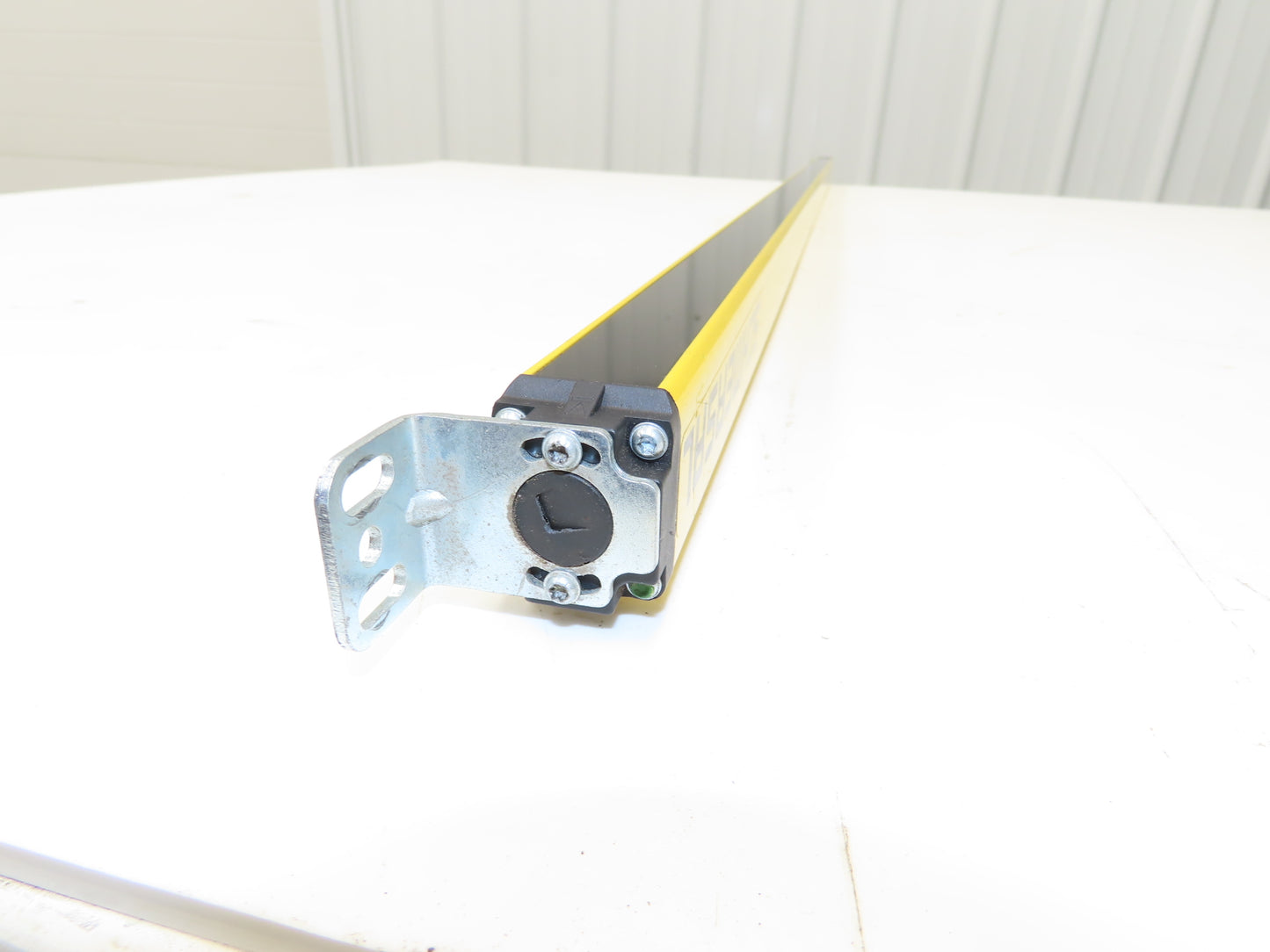 Schmersal SLC440COM-E-1290-14 Safety Light Curtain Emitter Only -Parts or Repair