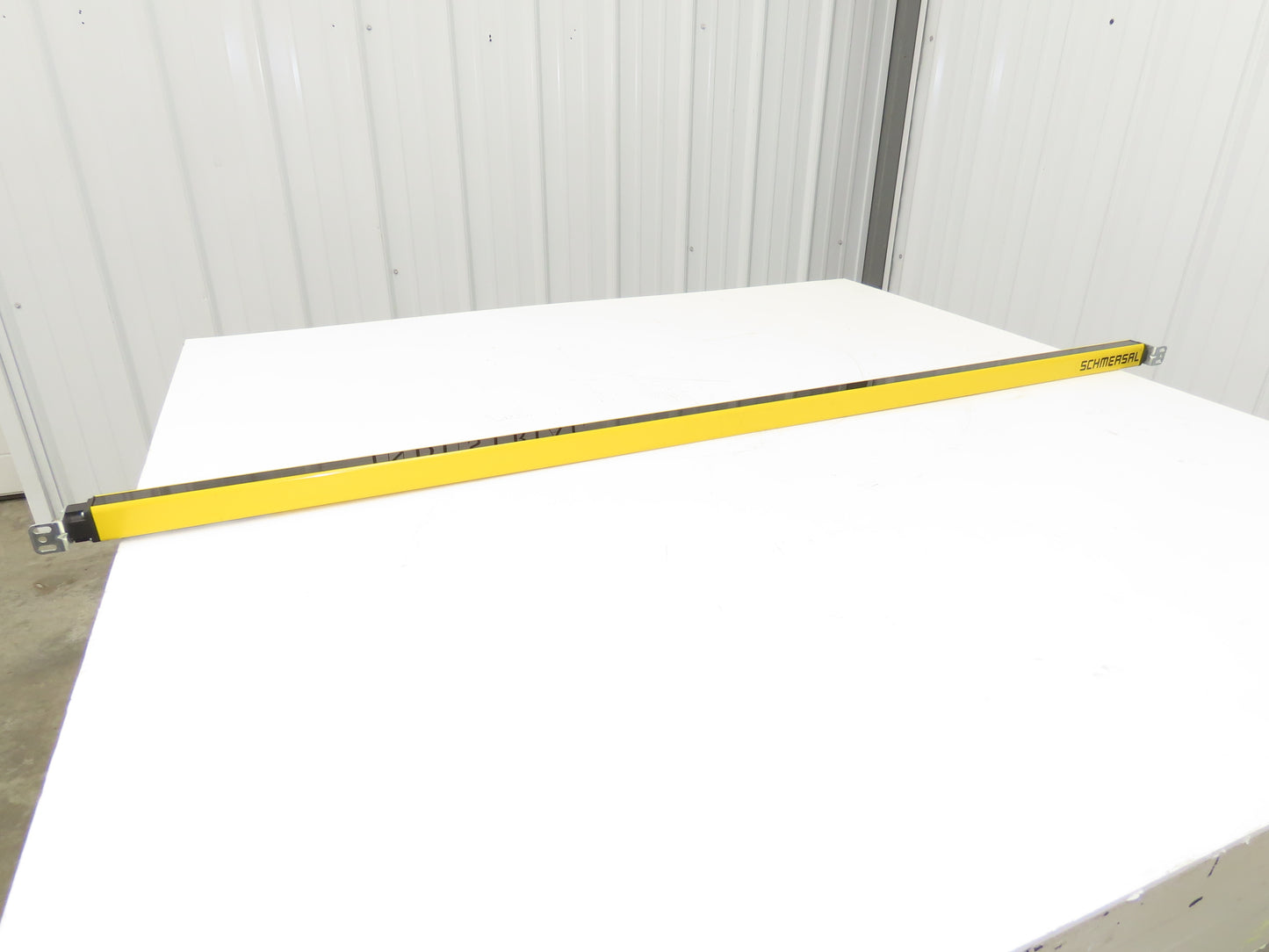 Schmersal SLC440COM-E-1290-14 Safety Light Curtain Emitter Only -Parts or Repair