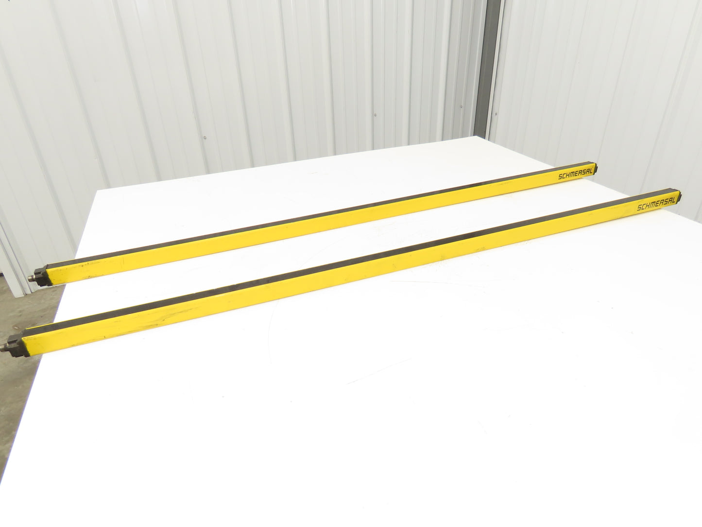 Schmersal SLC440COM-E-1290-14 Safety Light Curtain Emitter Only -Parts or Repair