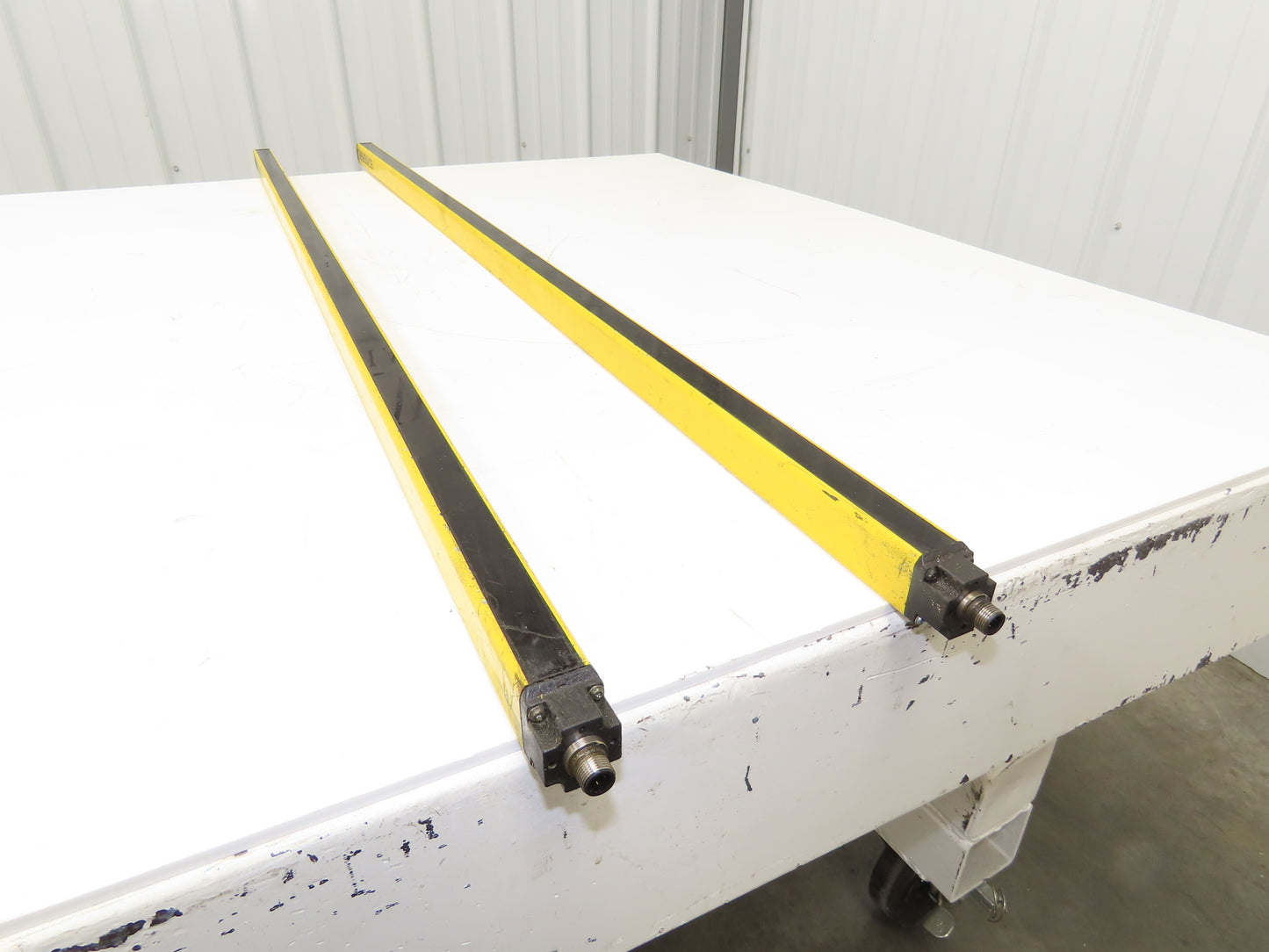 Schmersal SLC440COM-E-1290-14 Safety Light Curtain Emitter Only -Parts or Repair