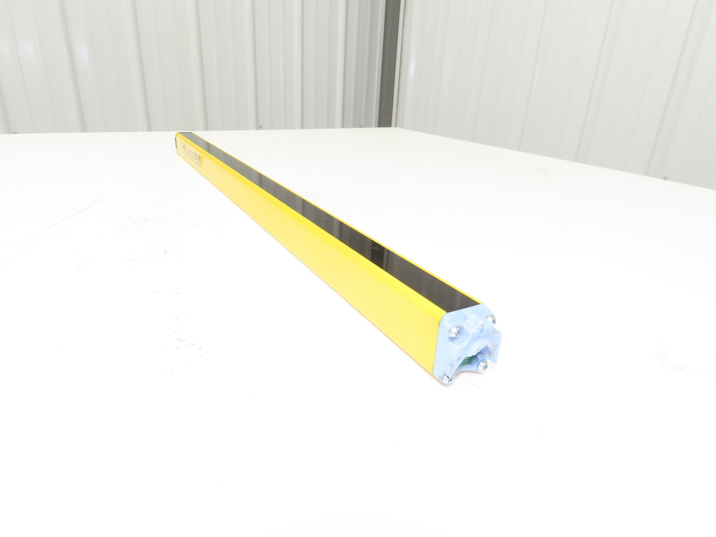 Schmersal SLC440COM-R-0650-14 Safety Light Curtain Receiver 650mm Parts/Repair