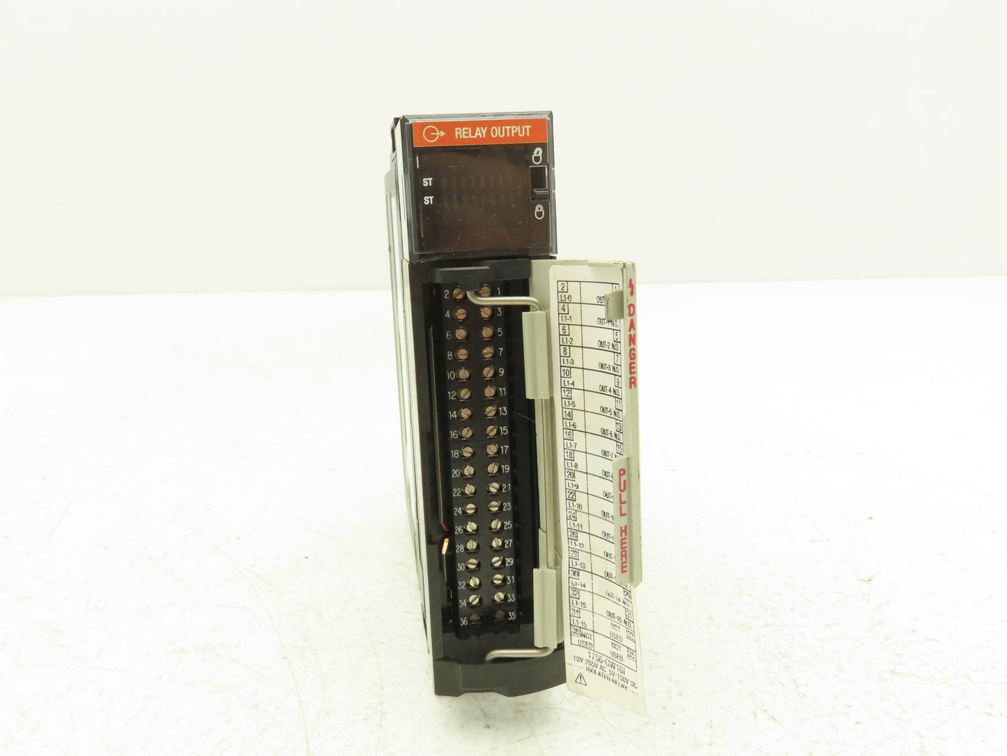 Allen Bradley 1756-OW16I A ControlLogix 16PT Relay Output 24V FW 3.003 Ser A READ