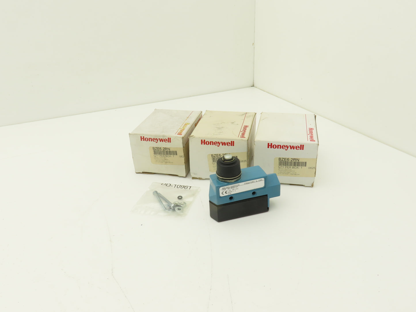 Honeywell BZE6-2RN Limit Switch Side Plunger SPDT 125-600V  Lot of 3