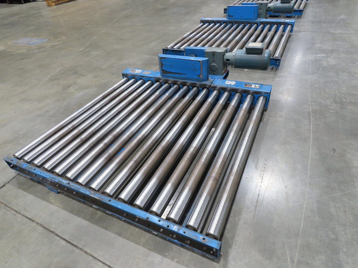 Hytrol 58"W x 5'L Pallet Conveyor 2.5"Roller 51.5"BF 3PH Chain Drive 20FPM