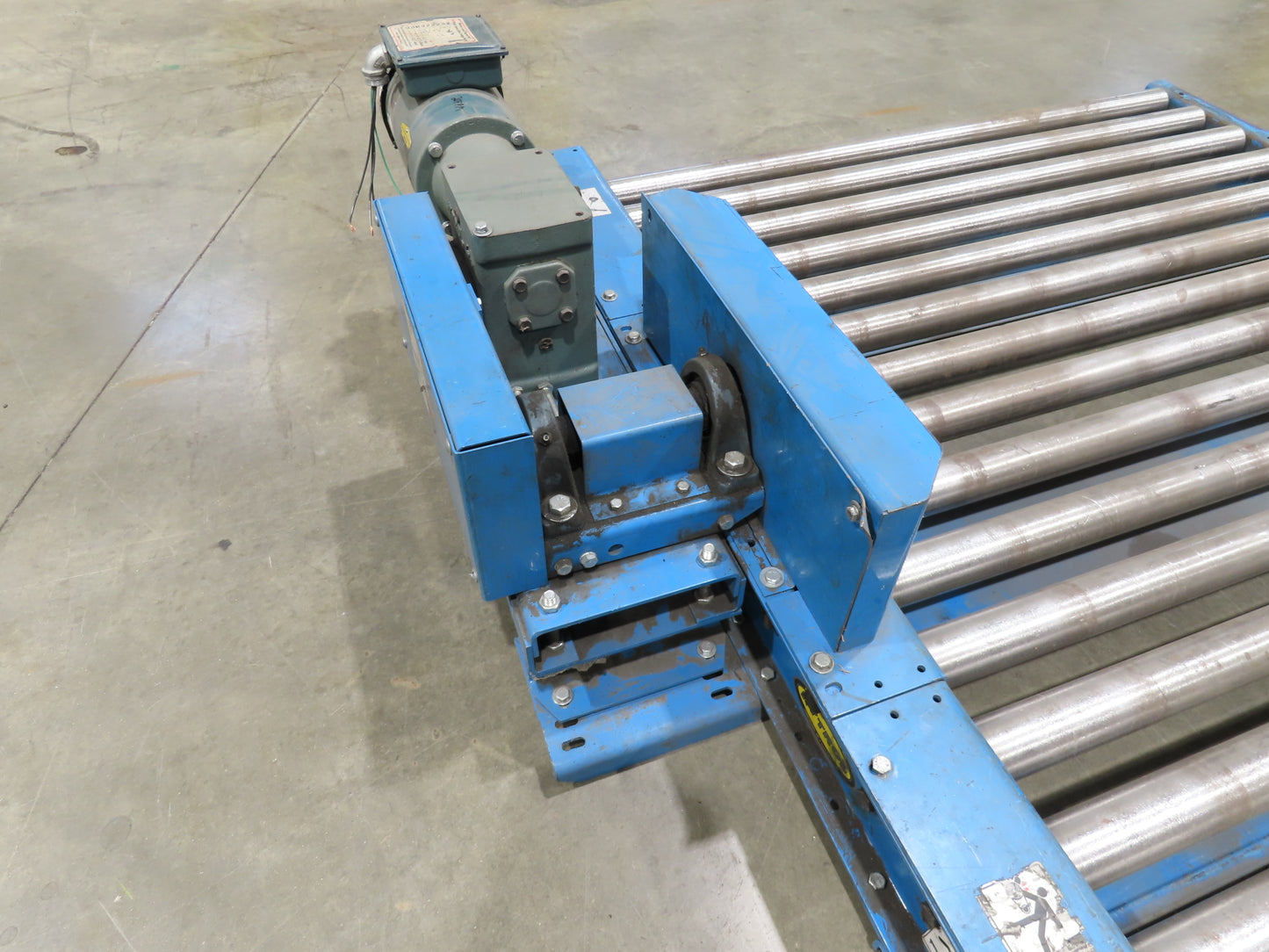Hytrol 58"W x 5'L Pallet Conveyor 2.5"Roller 51.5"BF 3PH Chain Drive 20FPM