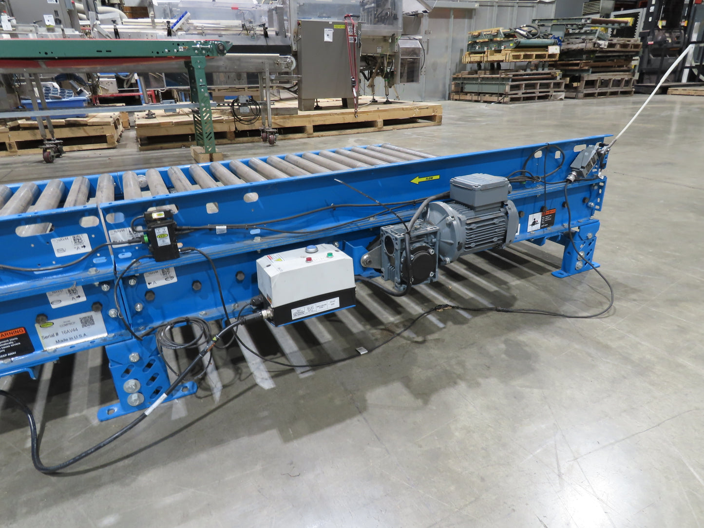 Hytrol 58"W x 15'L Pallet Conveyor 2.5"Roller 51.5"BF 3PH EZ-Logic Zones 30FPM