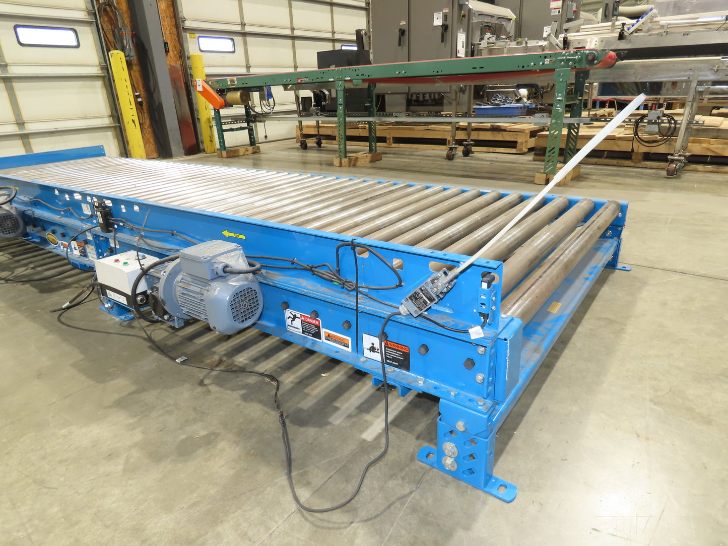 Hytrol 58"W x 15'L Pallet Conveyor 2.5"Roller 51.5"BF 3PH EZ-Logic Zones 30FPM