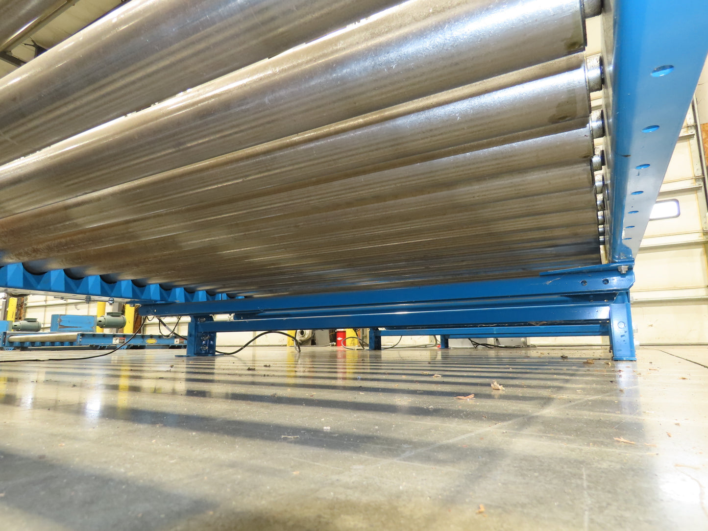Hytrol 58"W x 15'L Pallet Conveyor 2.5"Roller 51.5"BF 3PH EZ-Logic Zones 30FPM