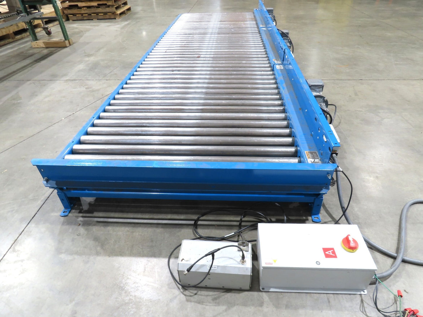 Hytrol 58"W x 15'L Pallet Conveyor 2.5"Roller 51.5"BF 3PH EZ-Logic Zones 30FPM