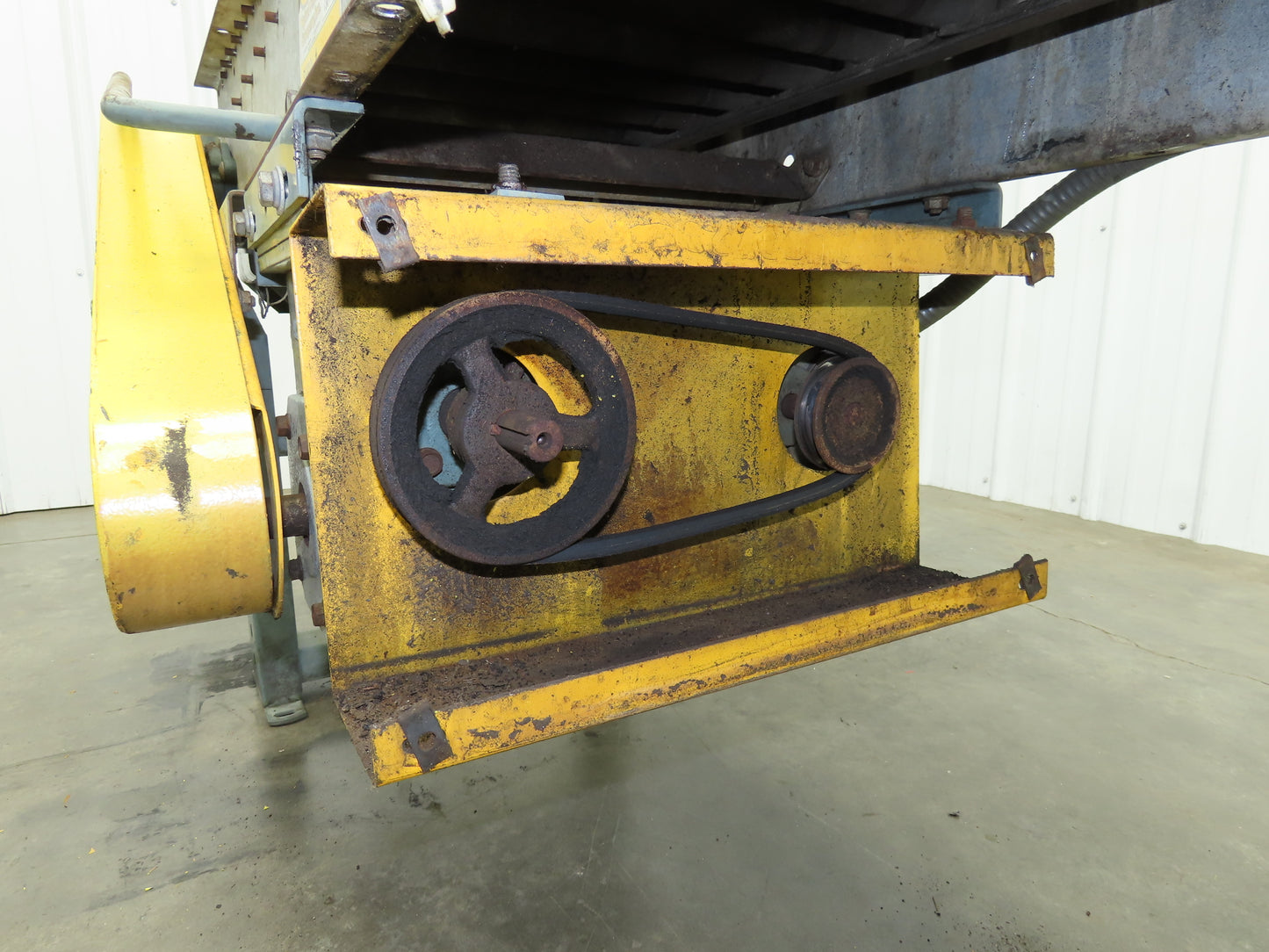 Hytrol 18"x 6' Accumulation Roller Conveyor 16"BF 1-3/8"Roller V-Belt Drive 3PH