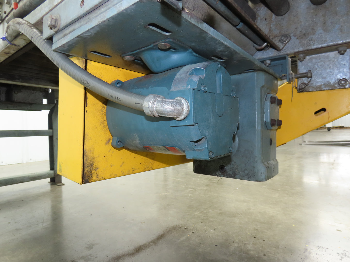 Hytrol 18"x 6' Accumulation Roller Conveyor 16"BF 1-3/8"Roller V-Belt Drive 3PH
