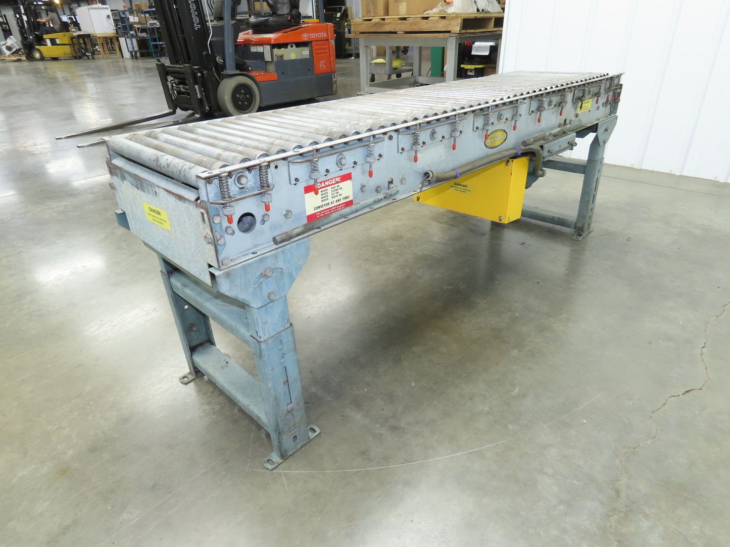 Hytrol 18"x 6' Accumulation Roller Conveyor 16"BF 1-3/8"Roller V-Belt Drive 3PH