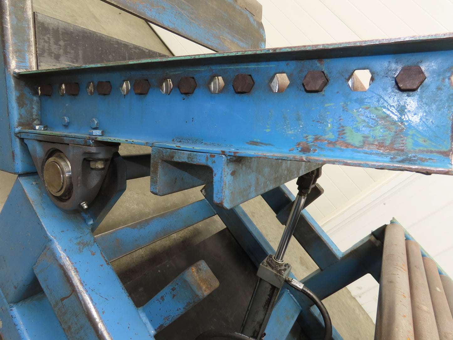 Hutco 36"x 60" Gravity Roller Conveyor Tipper Load Unloader 45° Tilt 2.5"Rollers