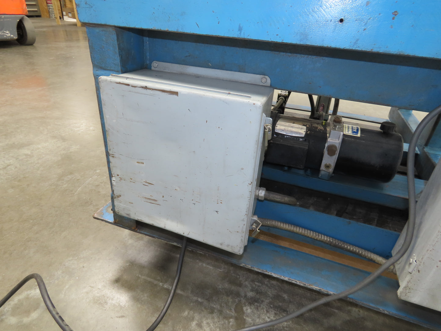 Hutco 36"x 60" Gravity Roller Conveyor Tipper Load Unloader 45° Tilt 2.5"Rollers