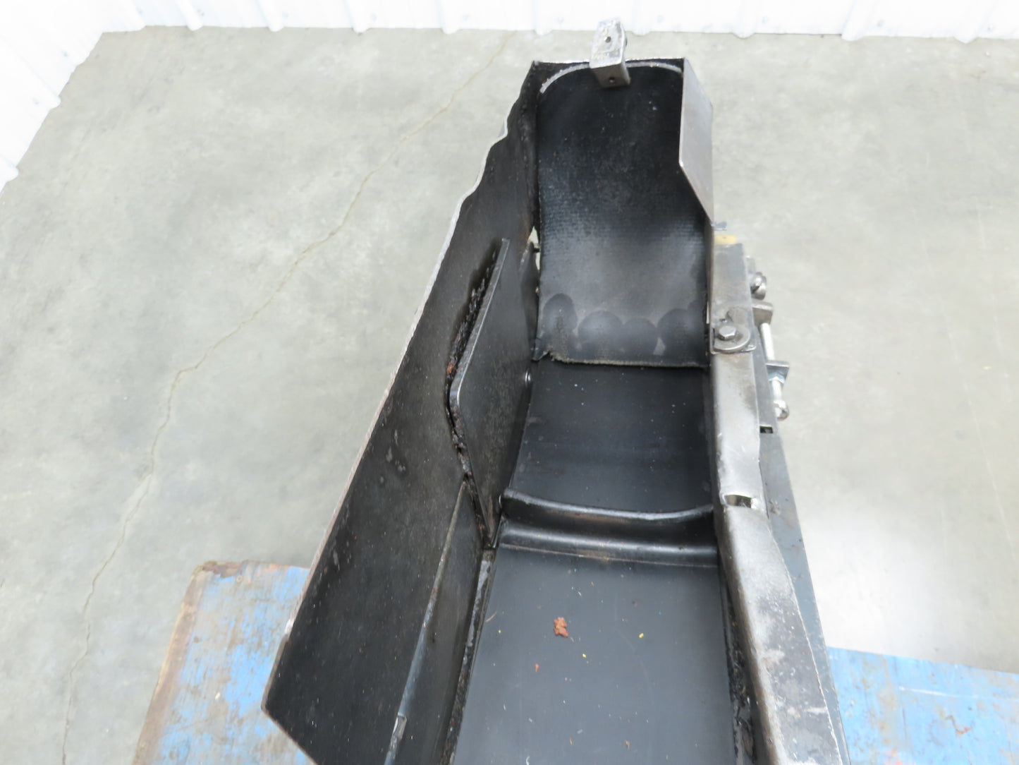 New London Engineering 500-6-6' Incline Parts Conveyor 6" Cleated Belt 3PH 82"L